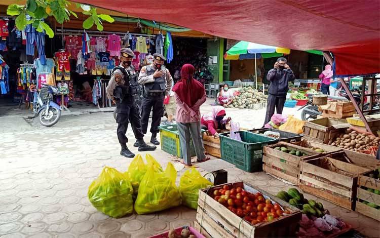 Kapolres Kobar: Pedagang dan Pengunjung Pasar Terus Diajak Disiplin Prokes