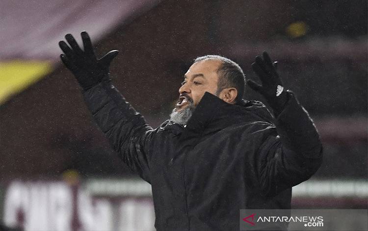 Nuno Espirito Santo Didenda Rp 473 Juta Setelah Kritik Wasit