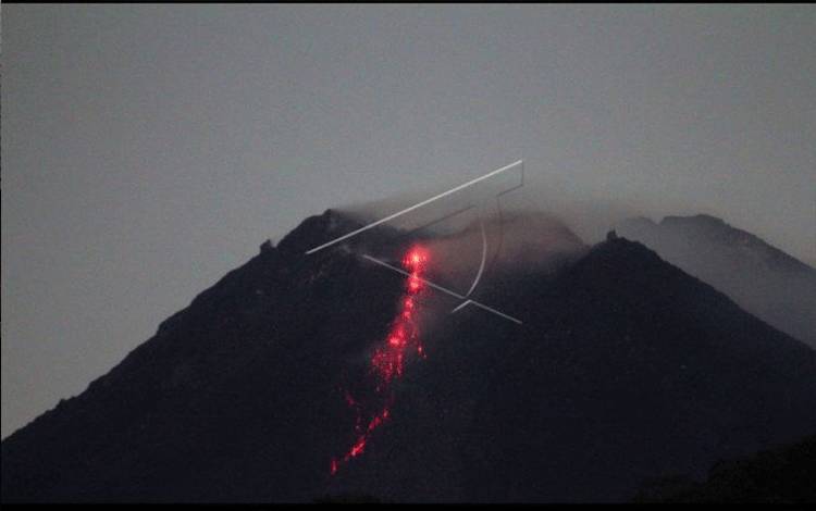 Gunung Merapi Luncurkan Guguran Lava Pijar Sejauh 1,5 Km