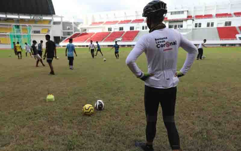 Ganjar Ajak Pemain PSIS Semarang Jajal Stadion Jatidiri