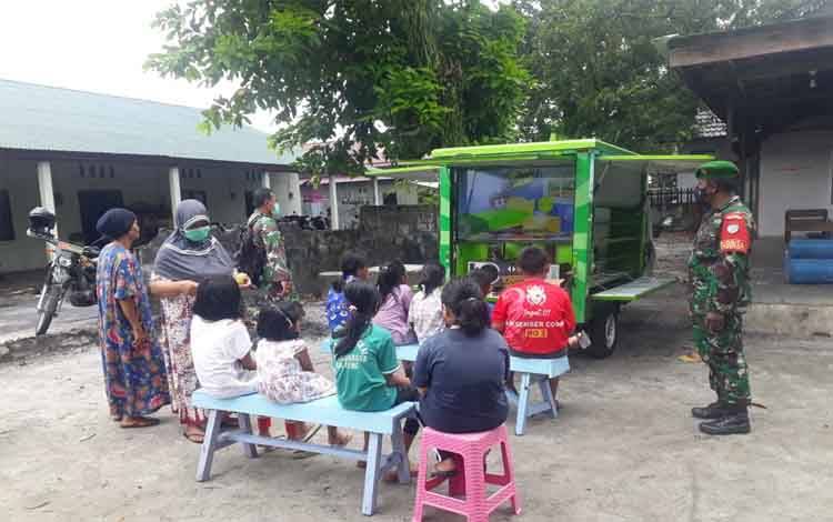 Perpustakaan Keliling Kodim Palangka Raya Digemari Anak-Anak