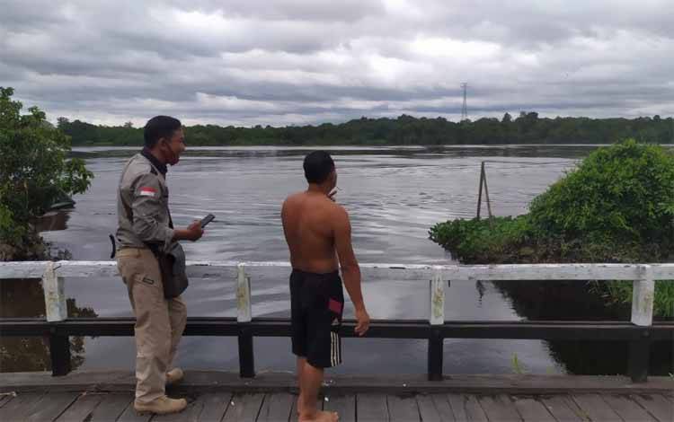 Medsos Dihebohkan Postingan Foto Buaya Muncul di Muara Sungai Baamang