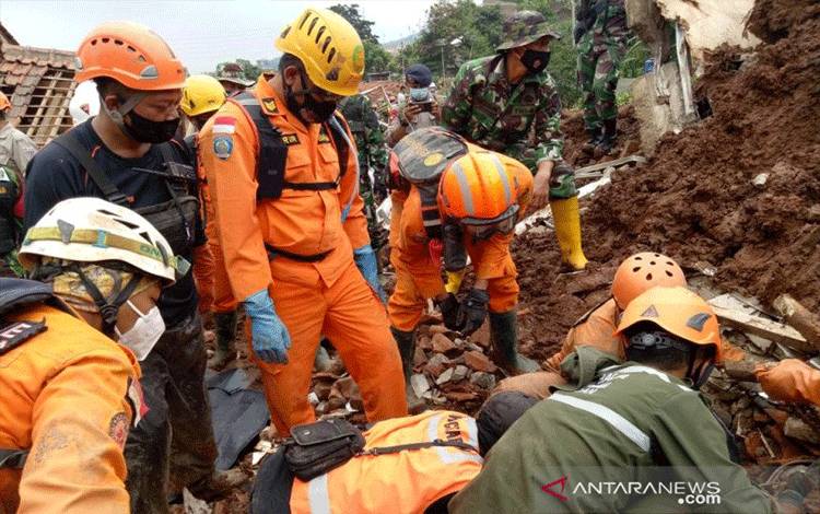 Tim SAR Kembali Temukan Korban Longsor Sumedang, Total 13 Tewas