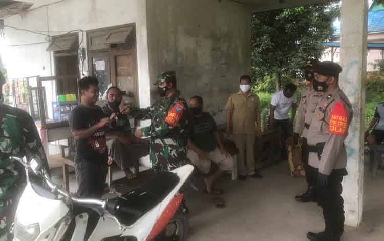 Warga Kolam Berkerumun di Tengah Pandemi Dibubarkan Tim Gugus Covid-19
