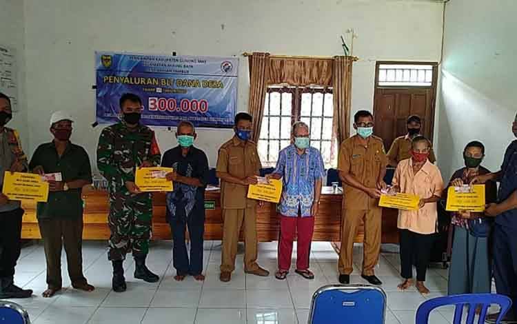 Pemdes Dahian Tambuk Gelontorkan Rp336,6 Juta untuk BLT DD 2020