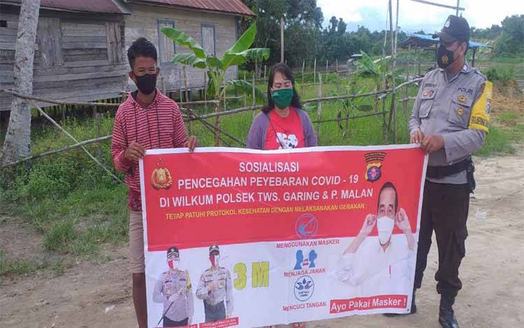 Anggota Polsek TSG dan Pulau Malan Terus Sosialisasi Pencegahan Covid-19