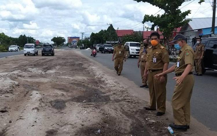 Kadis PUPR Provinsi Kalteng Pantau Penanganan Jalan Yos Sudarso