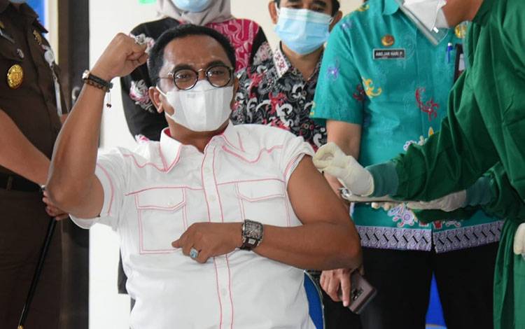 Ketua DPRD Palangka Raya: Saya Mau Divaksin Karena Ingin Lindungi Keluarga