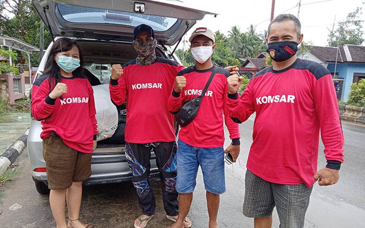 Relawan Komsar dan Samuja Barito Timur Bantu Bencana Banjir di Barabai