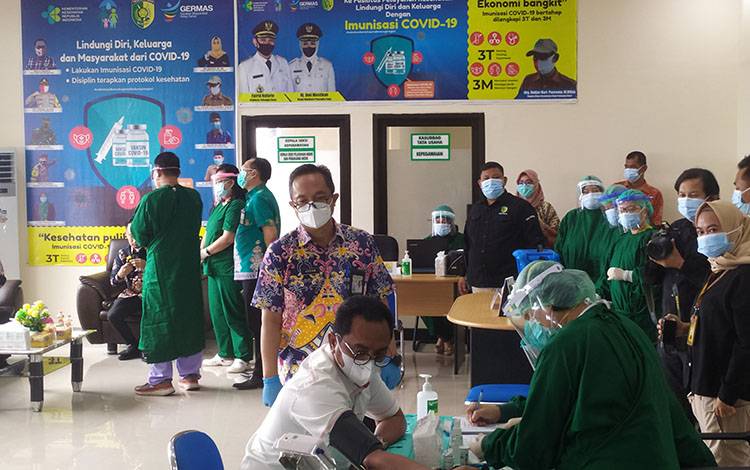 Ketua DPRD Palangka Raya Ingatkan Warga Jujur Saat Pemeriksaan Vaksinasi Covid-19
