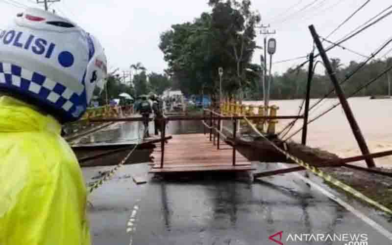 Akses Masuk Kabupaten Tanah Laut Lumpuh Dikepung Banjir