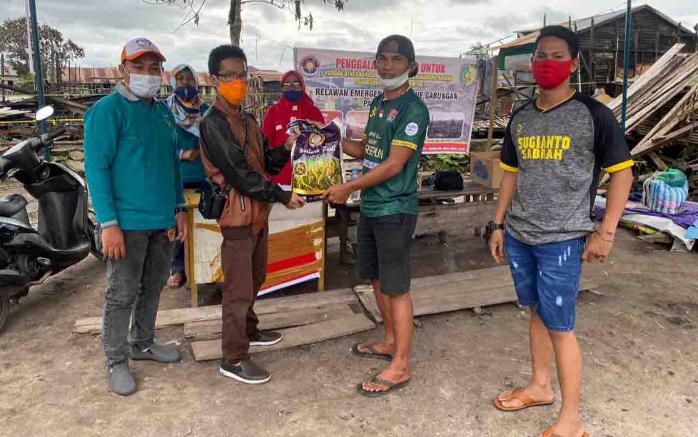 Persepun FC Salurkan Bantuan Sosial untuk Korban Kebakaran di Panarung Bawah