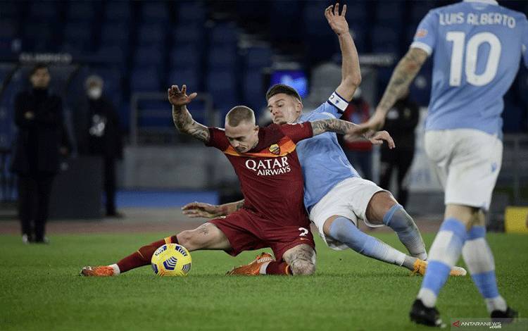 Luis Alberto Sumbang 2 Gol Saat Lazio Bekuk Roma 3-0