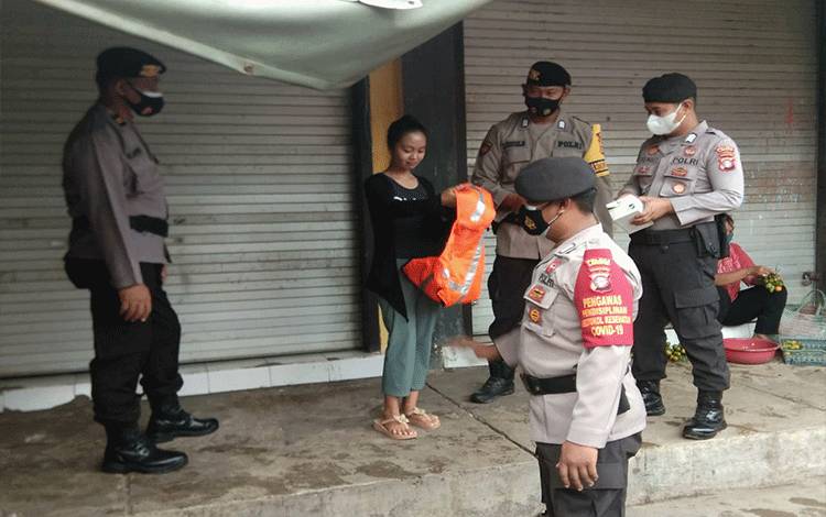 Personel Polres Lamandau Ingatkan Protokol Kesehatan Cegah Covid-19