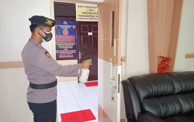 Area Mapolres Lamandau Disemprot Disinfektan Cegah Covid-19