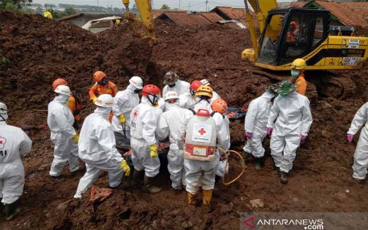Tim SAR Sudah Temukan 32 Orang Tewas Korban Longsor Sumedang