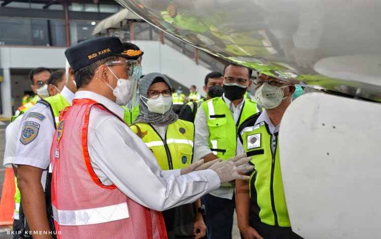 Menhub Tinjau Pemeriksaan Kelayakan Pesawat di Soekarno-Hatta