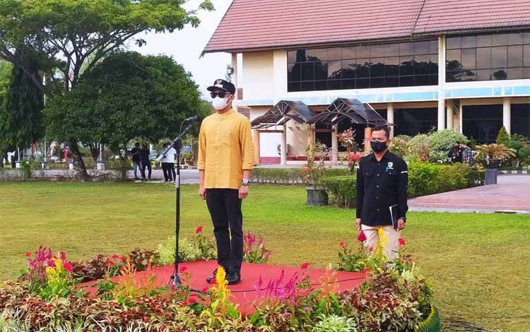 Wali Kota Palangka Raya Pimpin Apel Deklarasikan Pembatasan Kegiatan Masyarakat