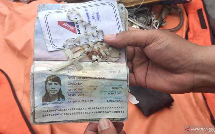 Kopaska Temukan Kalung Rosario dan Cincin Penumpang Sriwijaya Air