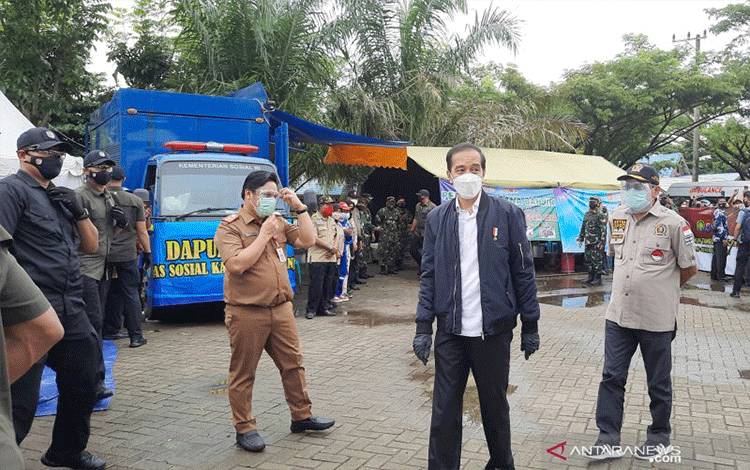 Jokowi Sapa Pengungsi Korban Banjir di Kabupaten Banjar