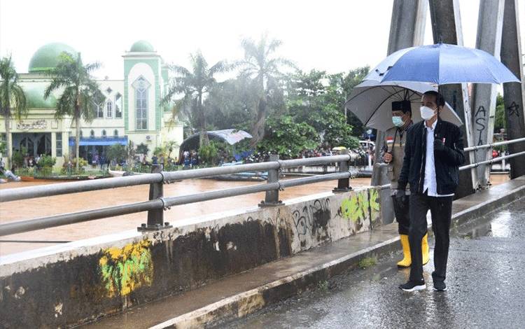 Presiden Cek Kerusakan Infrastruktur, Evakuasi dan Logistik di Banjar