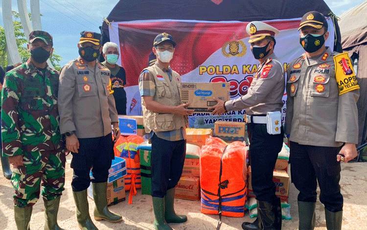 Bantuan Sosial Korban Banjir dari Polda Kalteng Tiba di Kalsel