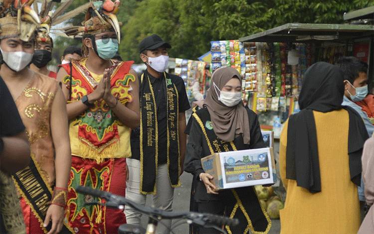 Disbudpora Kapuas dan Mitra Pariwisata Lakukan Aksi Sosial Bantu Korban Banjir Kalsel