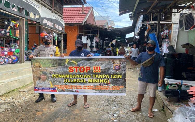 Anggota Polsek Kahut Sosialisasikan Setop Illegal Mining