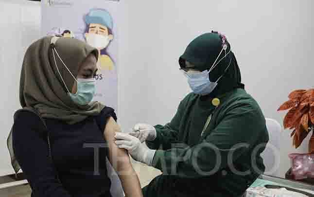 Usai Disuntik Vaksin Covid-19, Dokter Ini Mengaku Tak Ada Efek Menakutkan