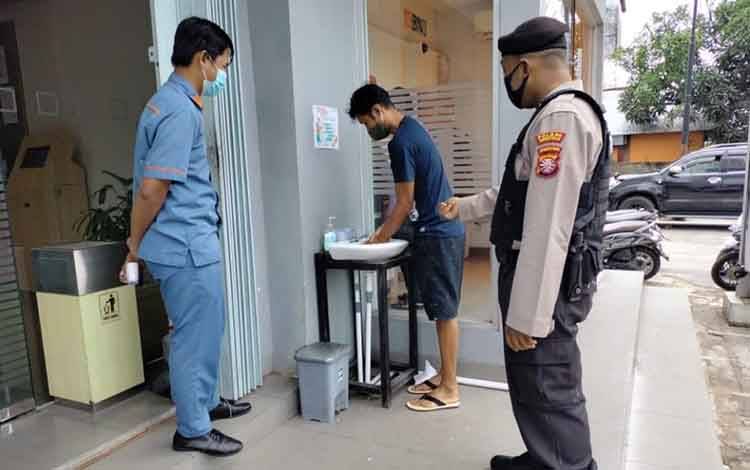 Polsek Seruyan Hilir Pantau Kepatuhan Warga Jalankan Protokol Kesehatan