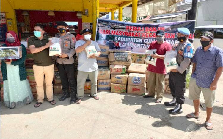 Polsek Tewah Salurkan Bantuan Sembako untuk Korban Banjir Kalsel