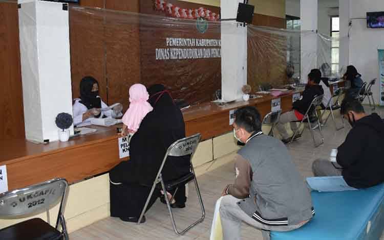 Dinas Dukcapil Kapuas Terapkan Protokol Kesehatan Ketat dalam Berikan Pelayanan