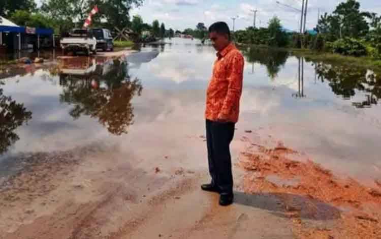 Anggota DPRD Minta Dinas PUPR Kalteng Perhatikan Jalan Pangkalan Bun - Kolam