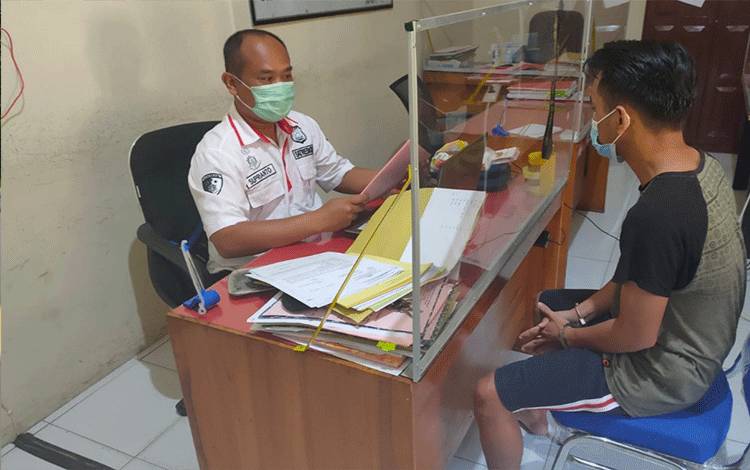 KDRT: Istri Dipukul Besi, Suami pun Diamankan Polisi