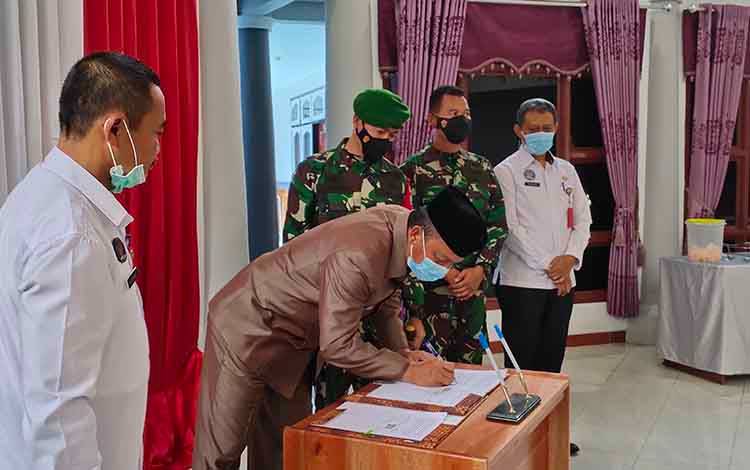Pemkab Sukamara dan Dandim 1014 Pangkalan Bun Tandatangi NPDH Hibah Tanah