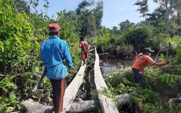 Kelurahan Tanah Mas Buka Akses Jalan Menuju Desa Tinduk