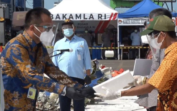 Sriwijaya Air Resmi Serahkan Santunan kepada Keluarga Korban SJ 182