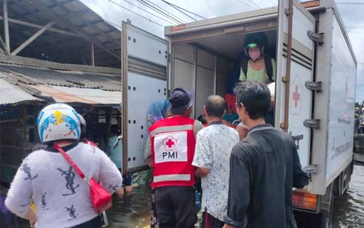 Banjir Kalsel Sudah Mulai Surut, Tim BPBD dan PMI Kotim Kembali ke Sampit