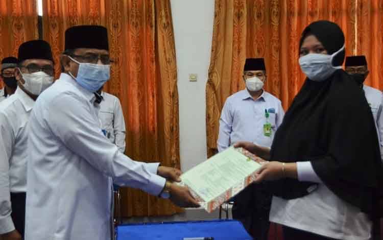 Kemenag Kalteng Serahkan SK untuk 51 Orang CPNS