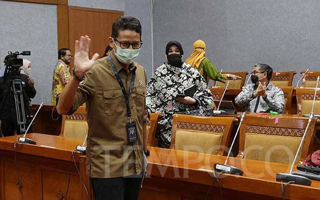 Sandiaga Uno Bahas Kemungkinan Pembukaan Travel Bubble dengan Singapura