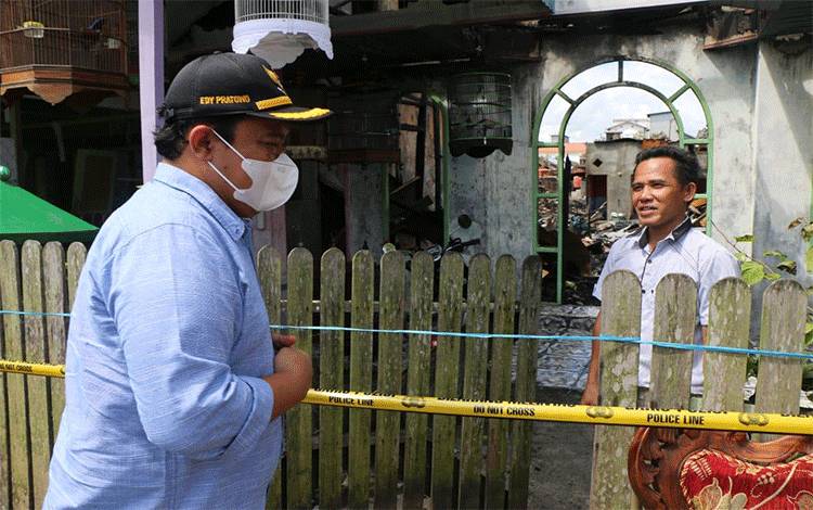 Bupati Pulang Pisau Salurkan Bantuan Korban Kebakaran Pasar Bahaur