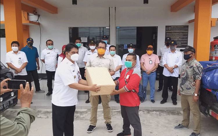 Dinas PUPR Kalteng Serahkan Bantuan Untuk Korban Banjir Kalsel