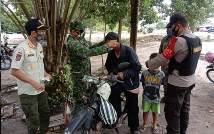 Tekan Penyebaran Covid-19, Tim Gabungan di Katingan Terus Lakukan Patroli