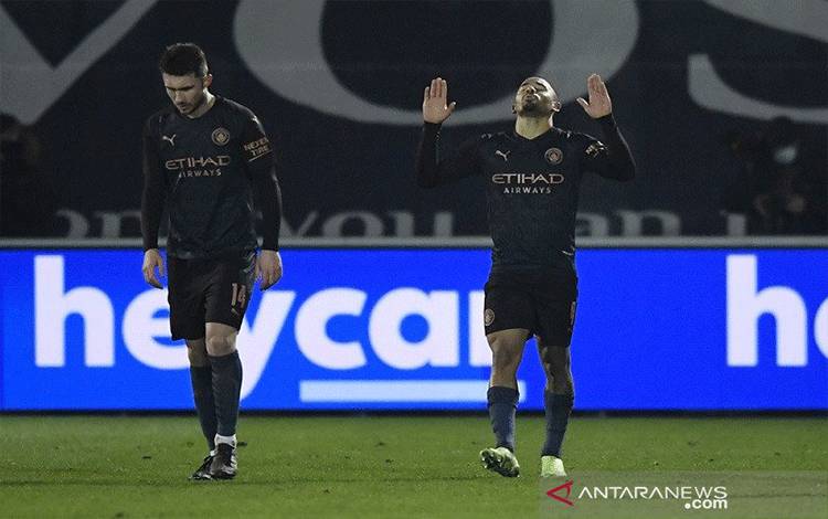 Manchester City Balik Kalahkan Cheltenham Town 3-1