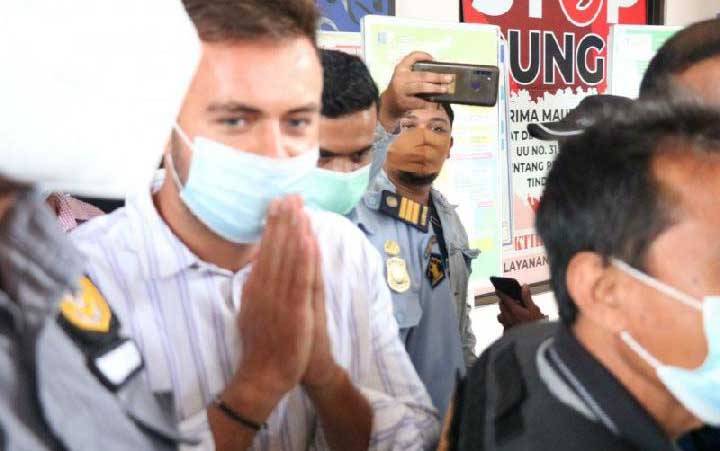 Turis Rusia yang Sempat Viral Menceburkan Motor ke Laut Bali Dideportasi