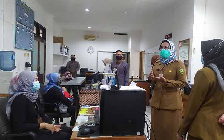 Sekda Palangka Raya Sidak Pegawai Sekretariat