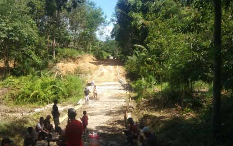 Sebagian DD Tumbang Tariak 2020 Digunakan Untuk Bangun Jalan Desa