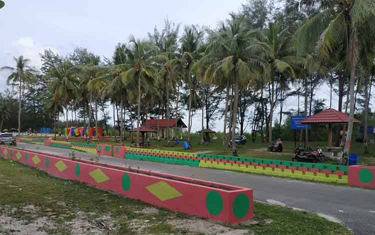 Spot Foto di Pantai Sungai Bakau Dongkar Jumlah Pengunjung