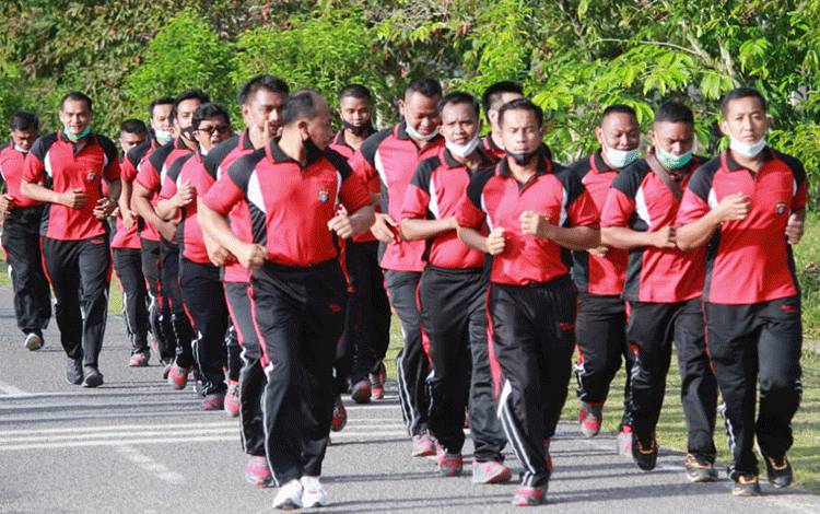 Kapolres Lamandau Ajak Anggota Jaga Kebugaran Tubuh