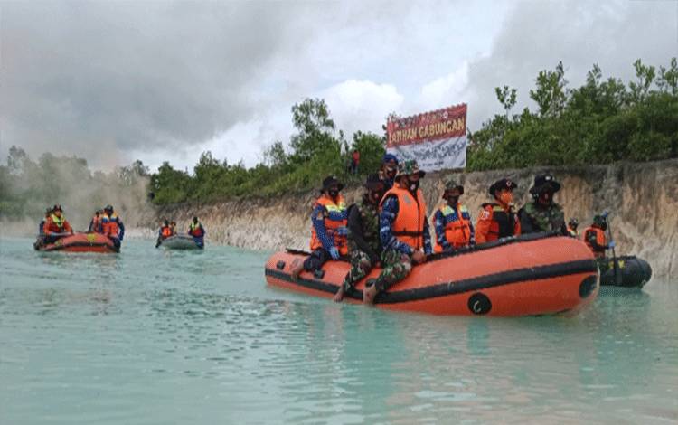 Antisipasi Bencana di Kobar, Personel Gabungan Gelar Simulasi Penanganan Banjir